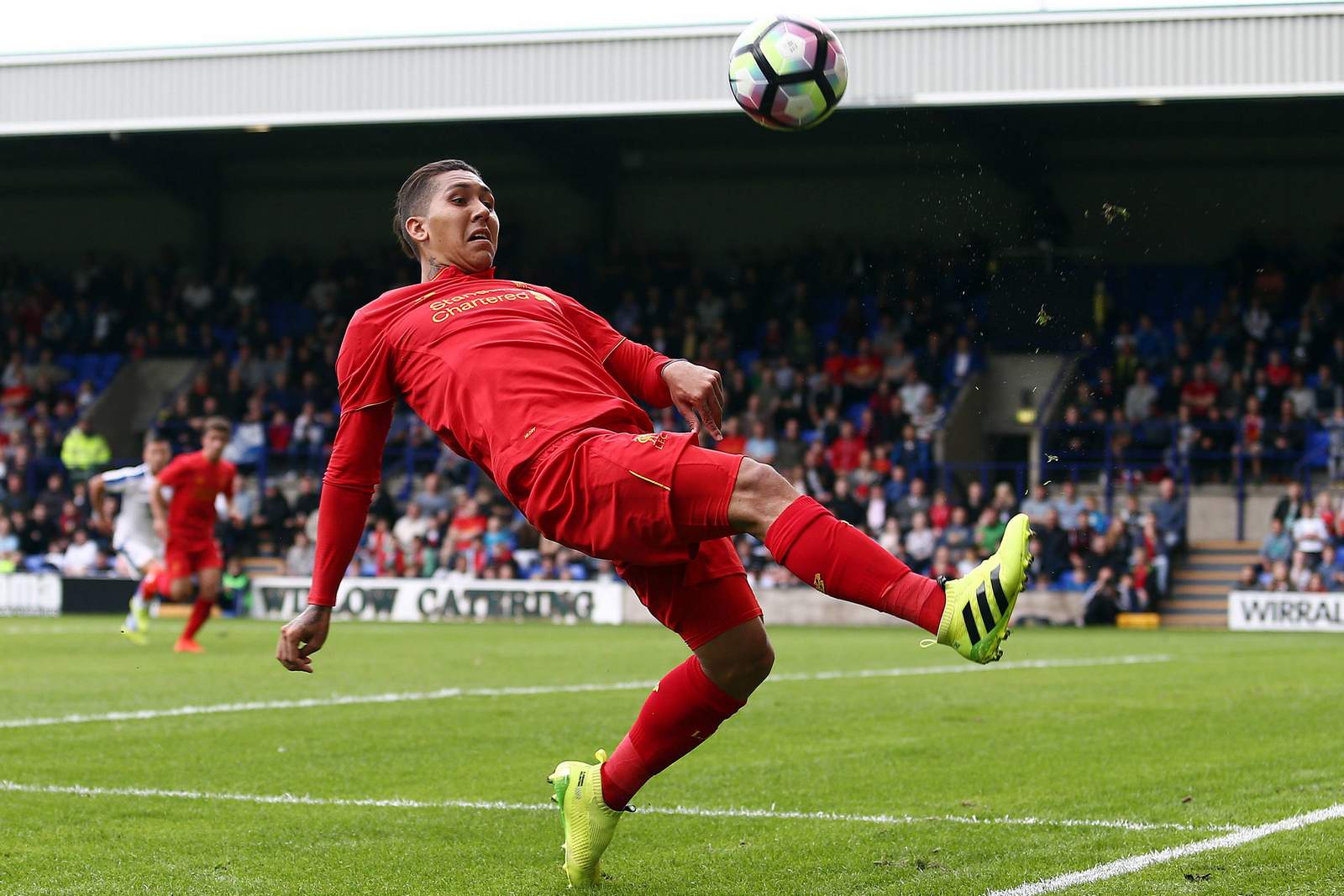 Firmino ManCity Liverpool Premier League Roberto Firmino mit einer artistischen Einlage. Jetzt auf Man City gegen Liverpool wetten!