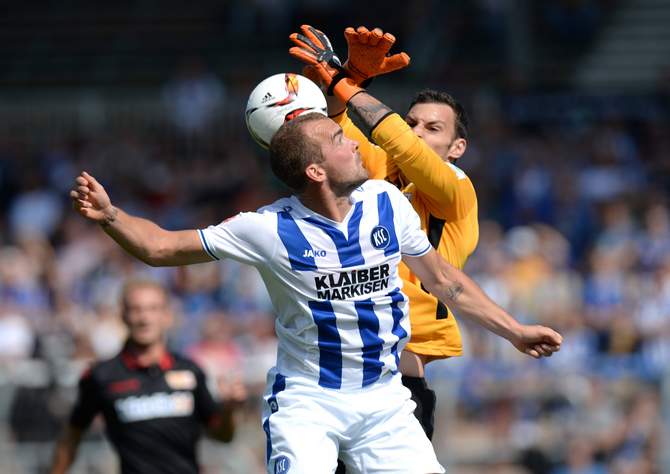 Gewinnt Hoffer wieder ein Kopfballduell? Unser Tipp: Bielefeld gegen KSC endet unentschieden