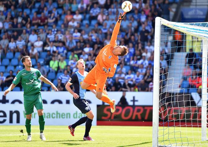 Lenkt Ratajzak wieder einen Ball übers Tor? Unser Tipp: Bochum gewinnt gegen Duisburg