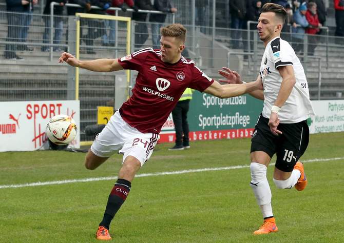Niclas Füllkrug beim Torschuss