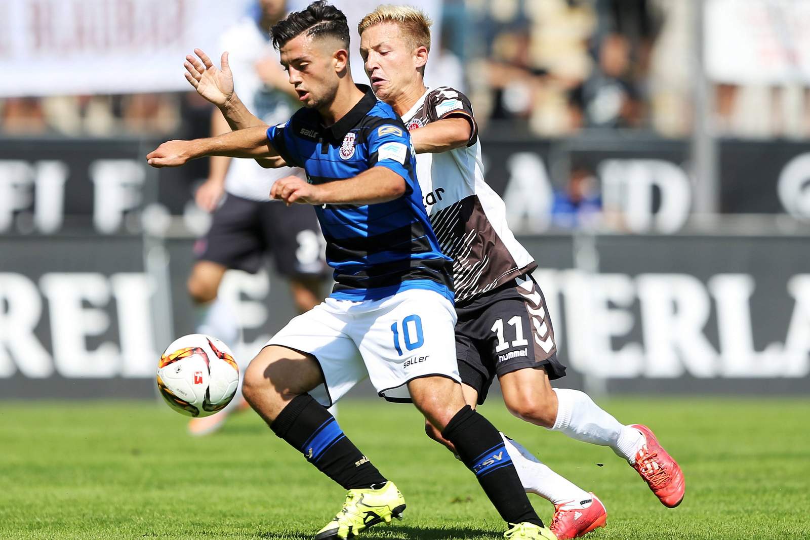 Halimi FSV Frankfurt Rzatkowski St. Pauli 2. Bundesliga Besar Halimi im Zweikampf mit Marc Rzatkowski