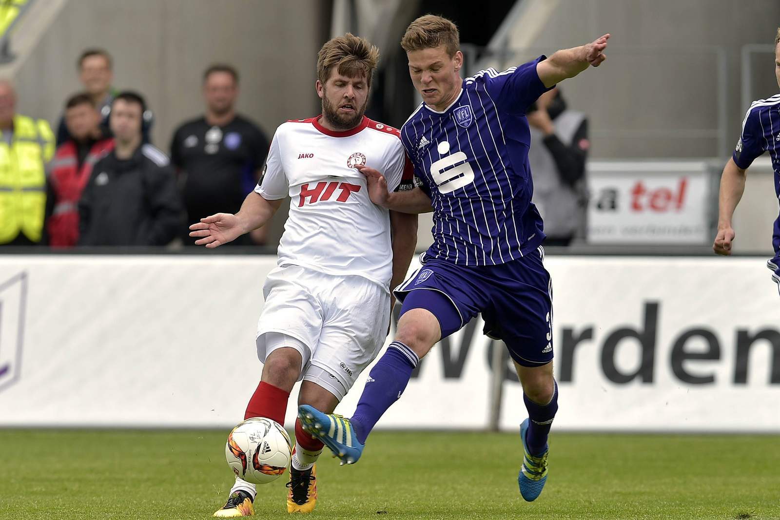 Syhre Osnabrück Magdeburg 3. Liga Tipp Wetten Anthony Syhre im Zweikampf mit Marco Königs.