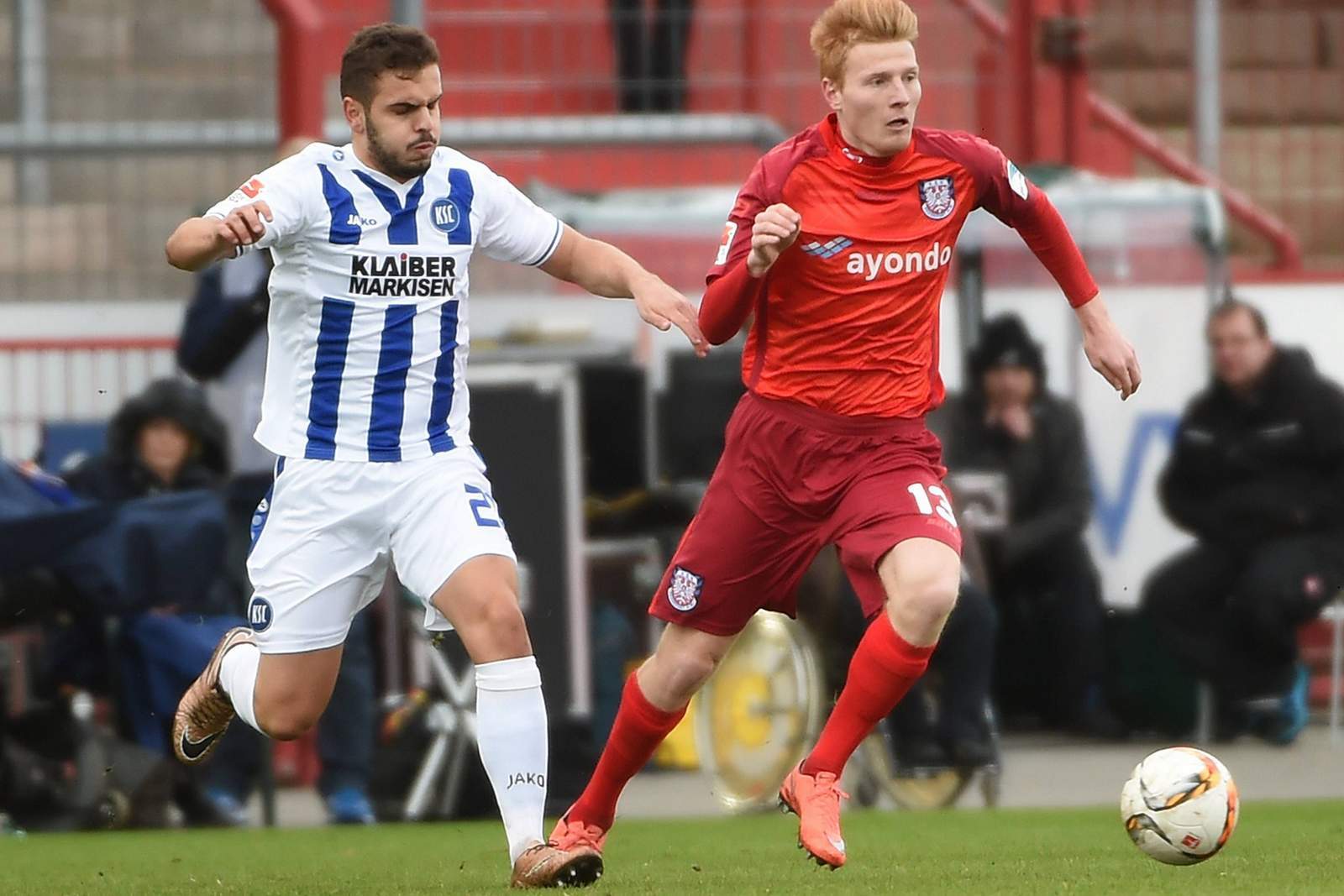 Salahi KSC Kalmar FSV Frankfurt 2. Bundesliga Salahi im Zweikampf mit Kalmar