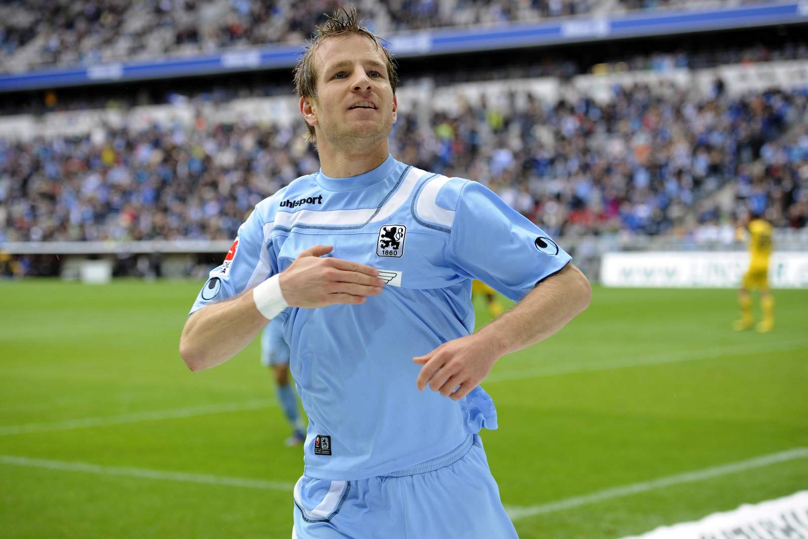 Aigner 1860 München 2. Bundesliga Stefan Aigner im Trikot von 1860 München.