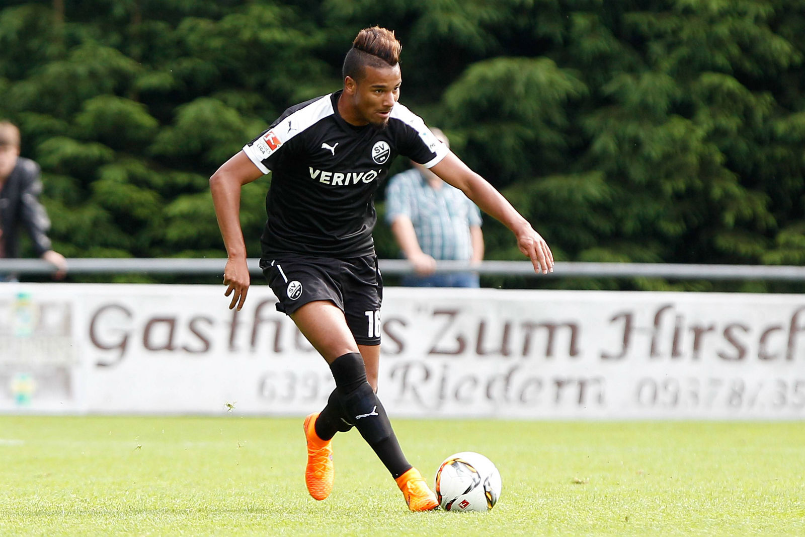 Zenga Sandhausen 2. Bundesliga Erik Zenga, Mittelfeldspieler des SV Sandhausen.