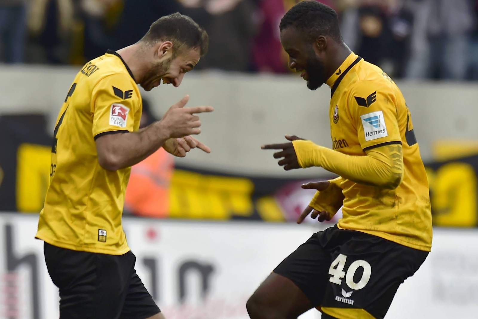 Gogia Berko Dynamo Dresden 2.Bundesliga Akaki Gogia und Erich Berko bejubeln einen Dynamo-Treffer.