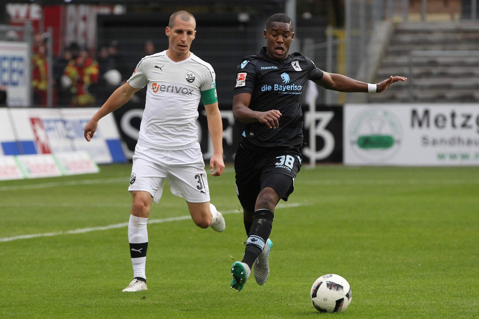 romuald lacazette, transfer, 2. bundesliga Romuald Lacazette und Stefan Kulovits im Laufduell