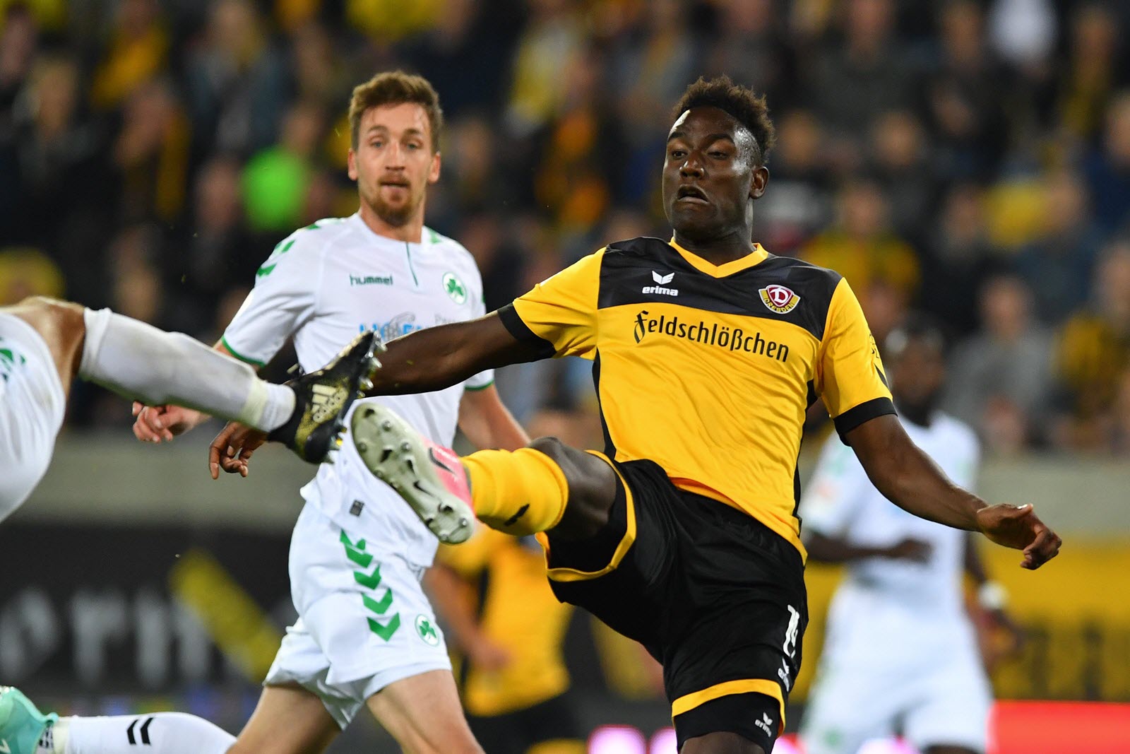 Dynamo Dresden Peniel Mlapa auf dem Sprung nach Venlo?