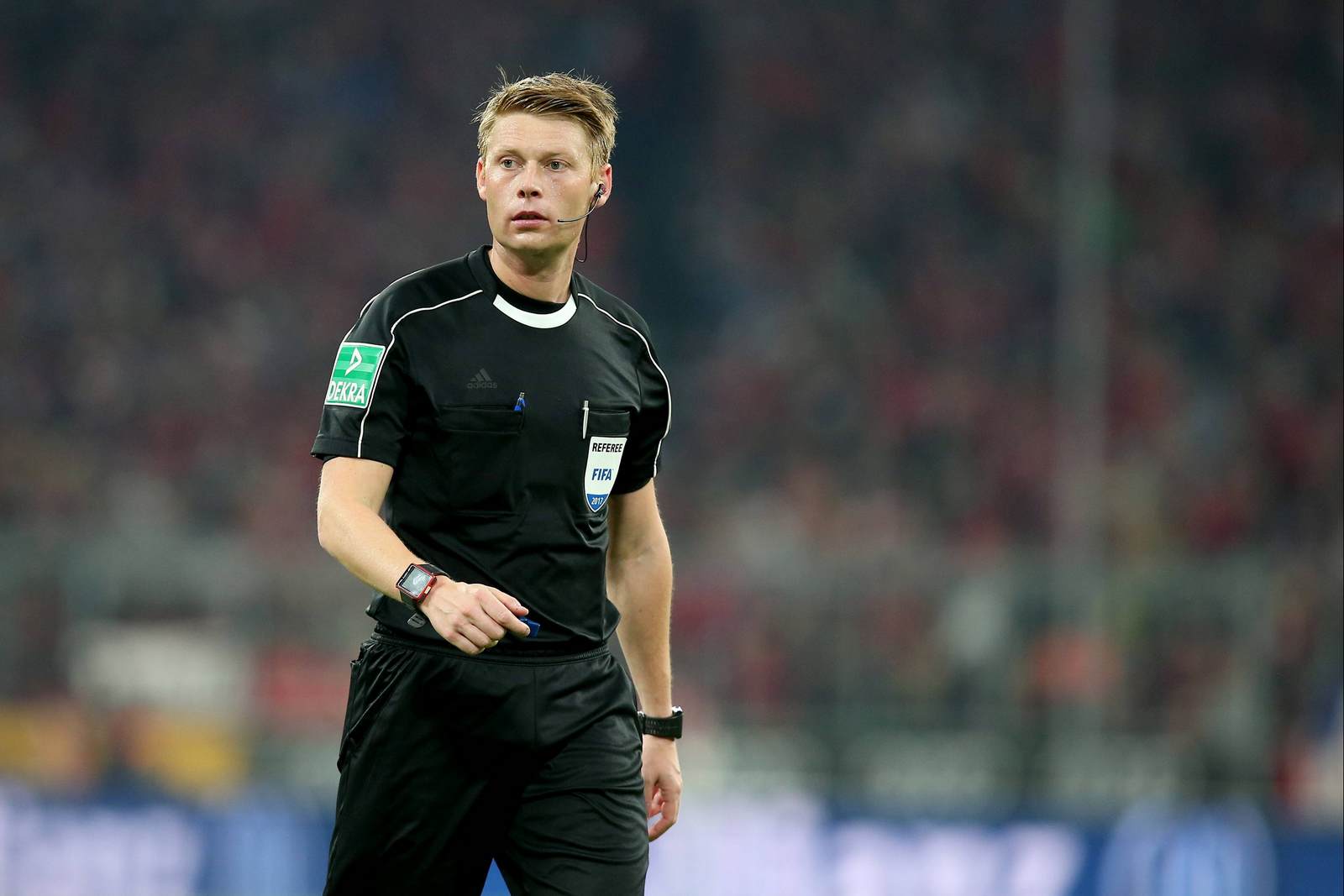 schiedsrichter, christian dingert, 2. bundesliga Christian Dingert in Aktion