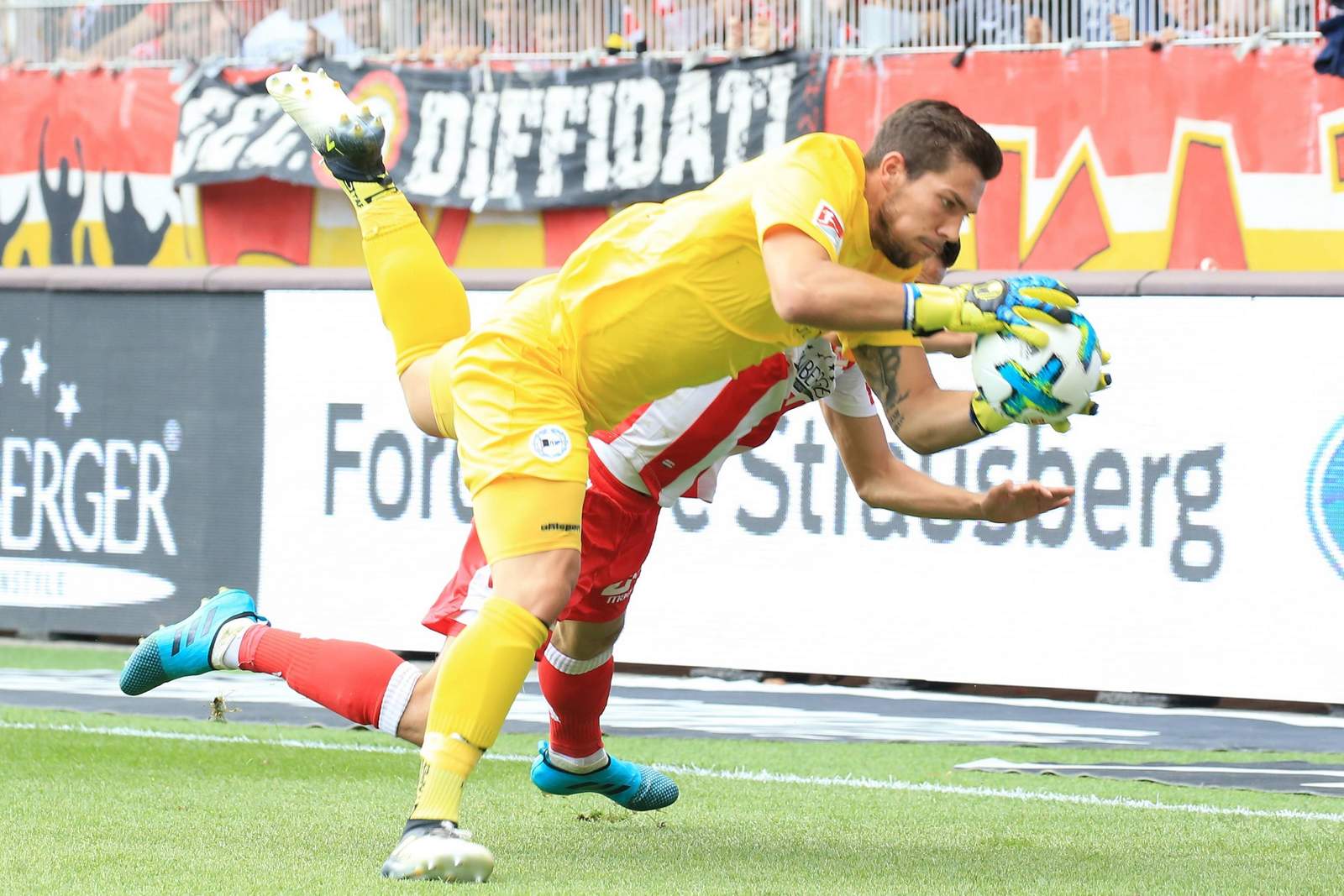 stefan ortega, arminia bielefeld, 2. bundesliga Stefan Ortega von Arminia Bielefeld im Einsatz