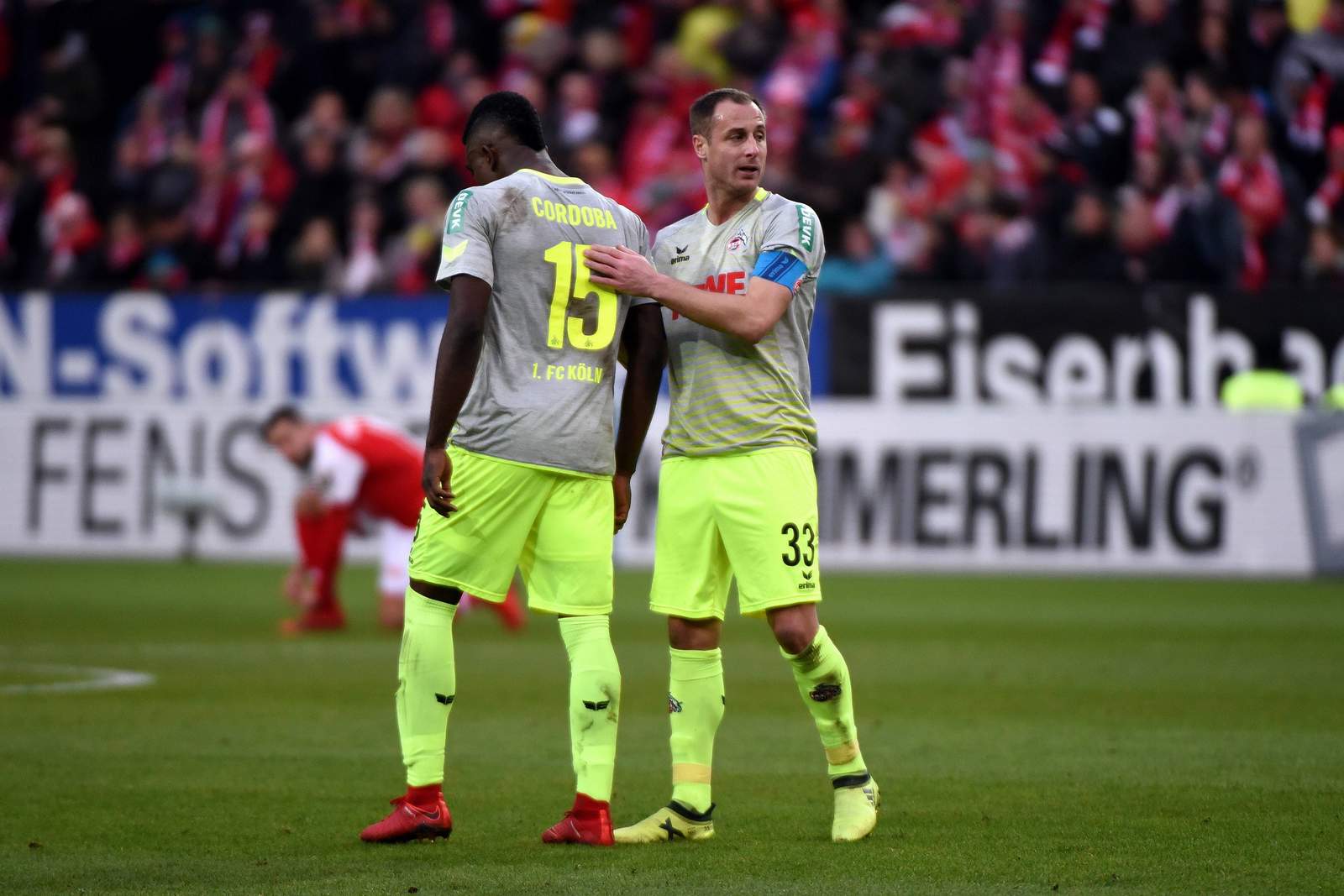 cordoba lehmann köln bundesliga Matthias Lehmann tröstet Jhon Cordoba nach Köln Spiel in Mainz