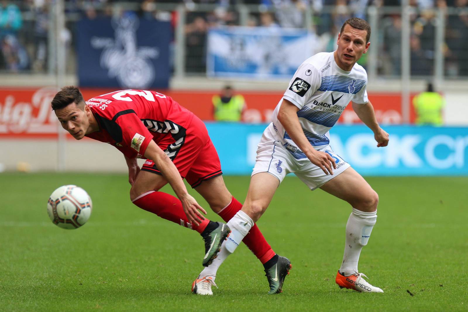 jeremias lorch, thomas bröker, sg sonnenhof großaspach, msv duisburg, 3. liga Jeremias Lorch im Duell mit Thomas Bröker