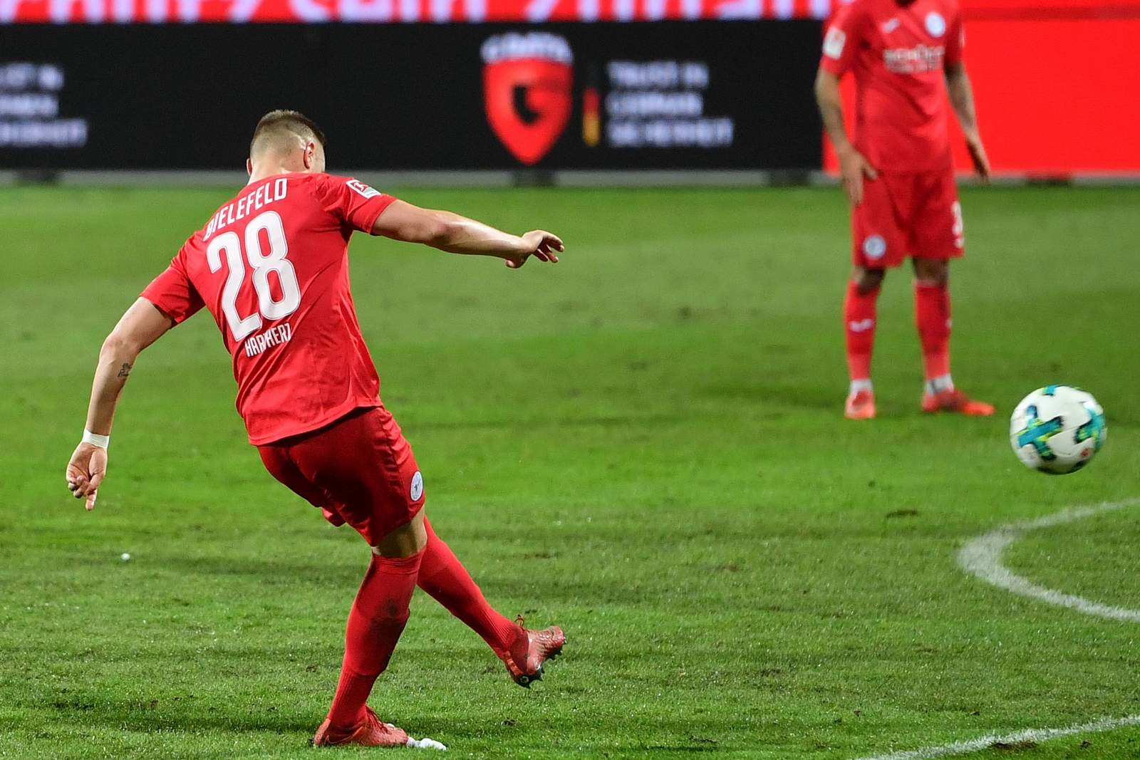 2.bundesliga arminia bielefeld florian hartherz Florian Hartherz mit Freistoßtor gegen VfL Bochum