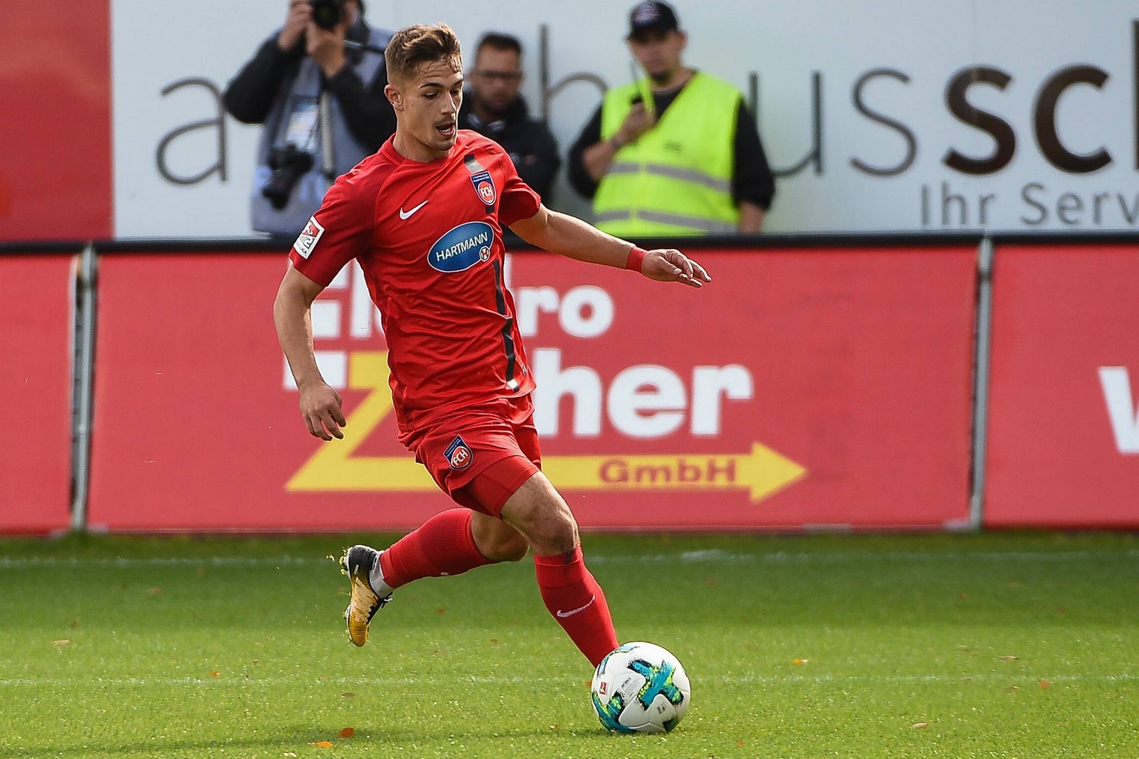 Feiert Nikola Dovedan mit dem FCH den ersehnten ersten Heimdreier? Jetzt auf Heidenheim gegen Greuther Fürth wetten.