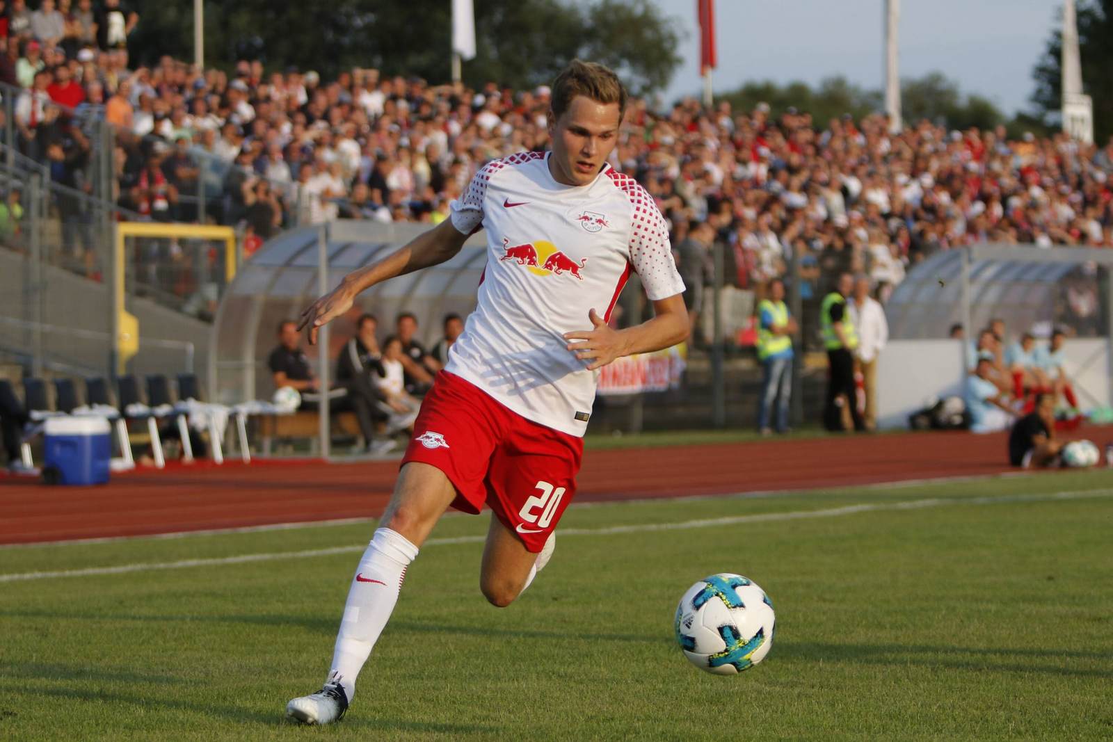 benno schmitz, rb leipzig, testspiel Benno Schmitz am Ball für RB Leipzig