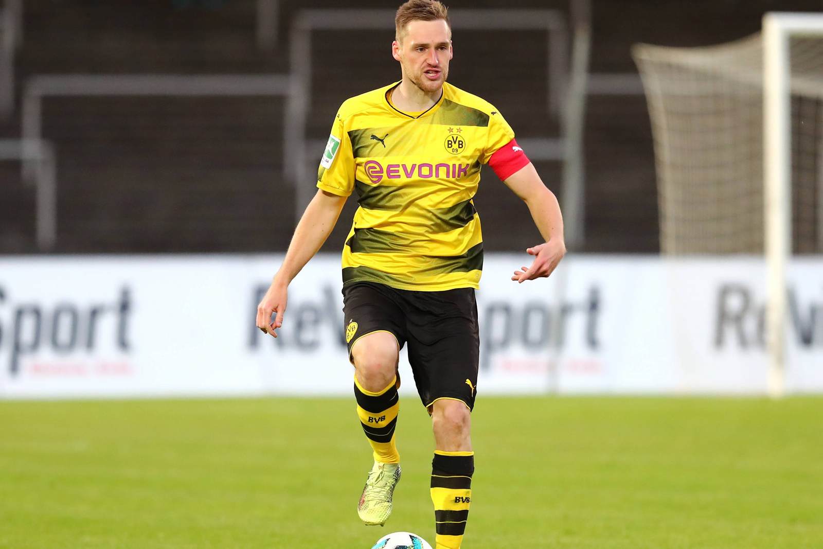 Patrick Mainka am Ball für Dortmund. 