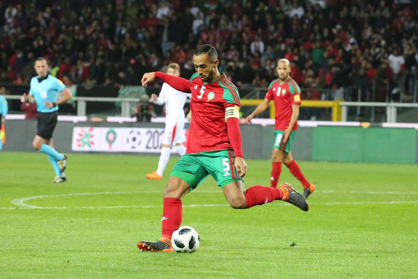 Medhi Benatia spielt den Ball. Jetzt auf Marokko gegen Iran wetten.