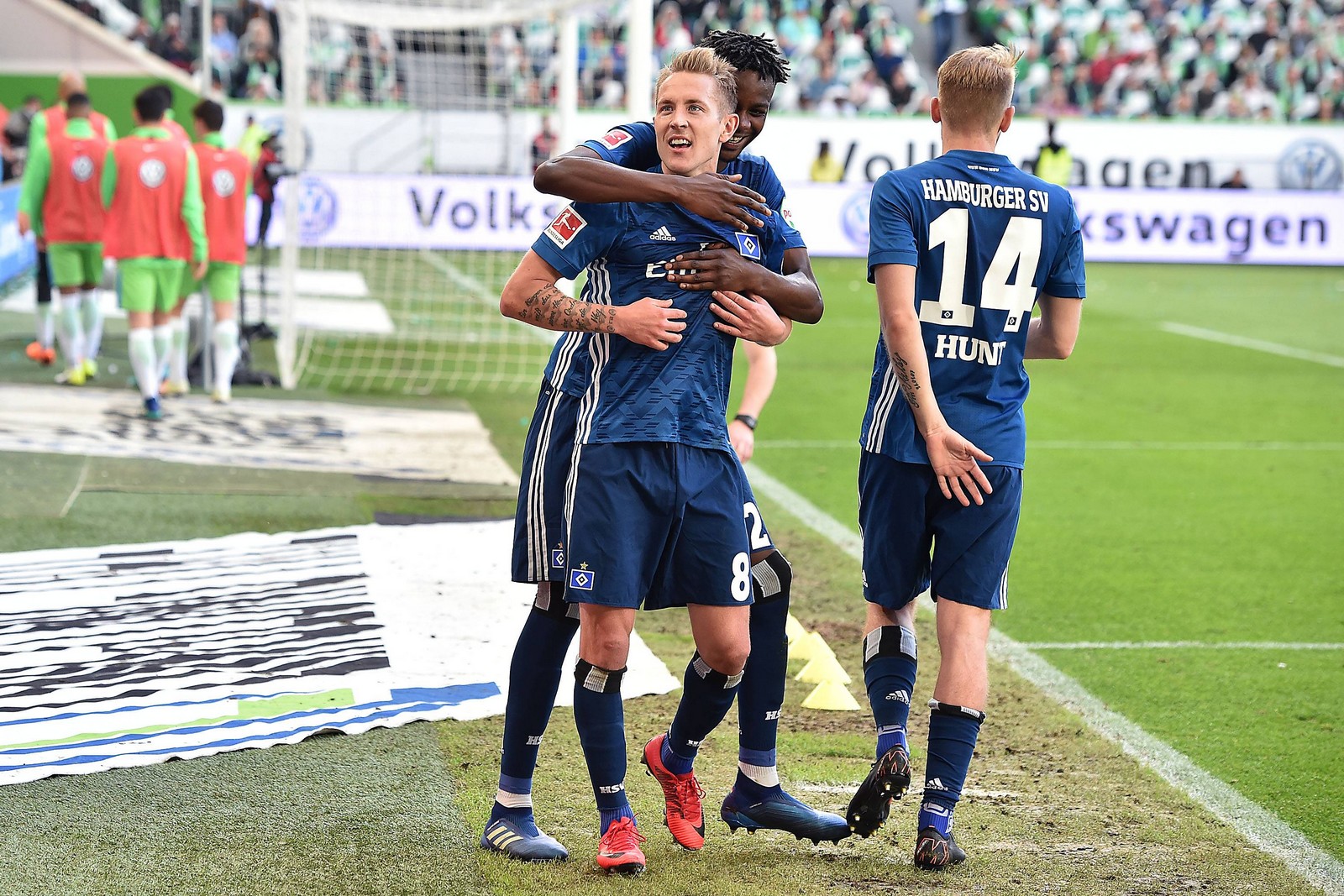 Lewis holtby, hamburger sv, 2. bundesliga Lewis Holtby jubelt mit Gedeon Jung und Aaron Hunt