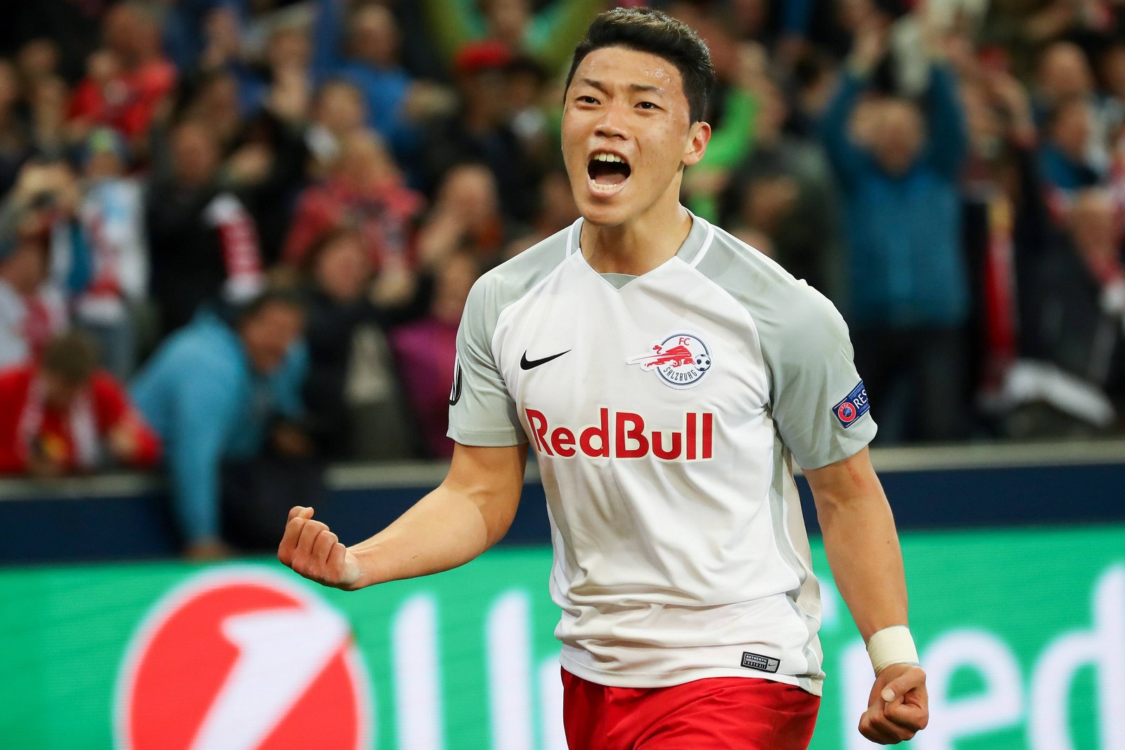 Hee Chan Hwang bejubelt einen Treffer für Red Bull Salzburg