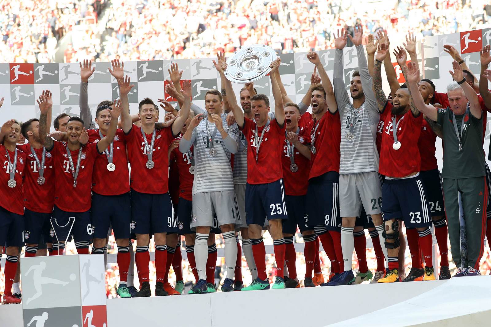 Die Mannschaft des FC Bayern München bei der Meisterfeier. Jetzt auf den Meister der Saison 2018/19 wetten