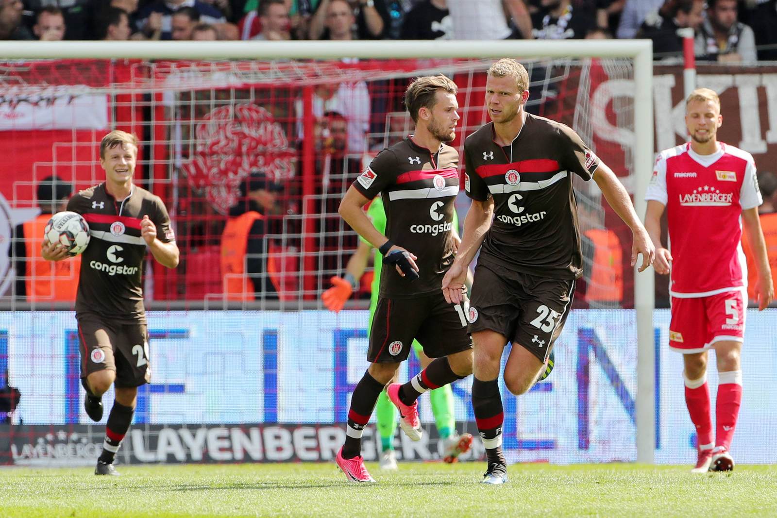 henk veerman, fc st pauli, 2. bundesliga Henk Veerman jubelt nach seinem Tor gegen Union Berlin