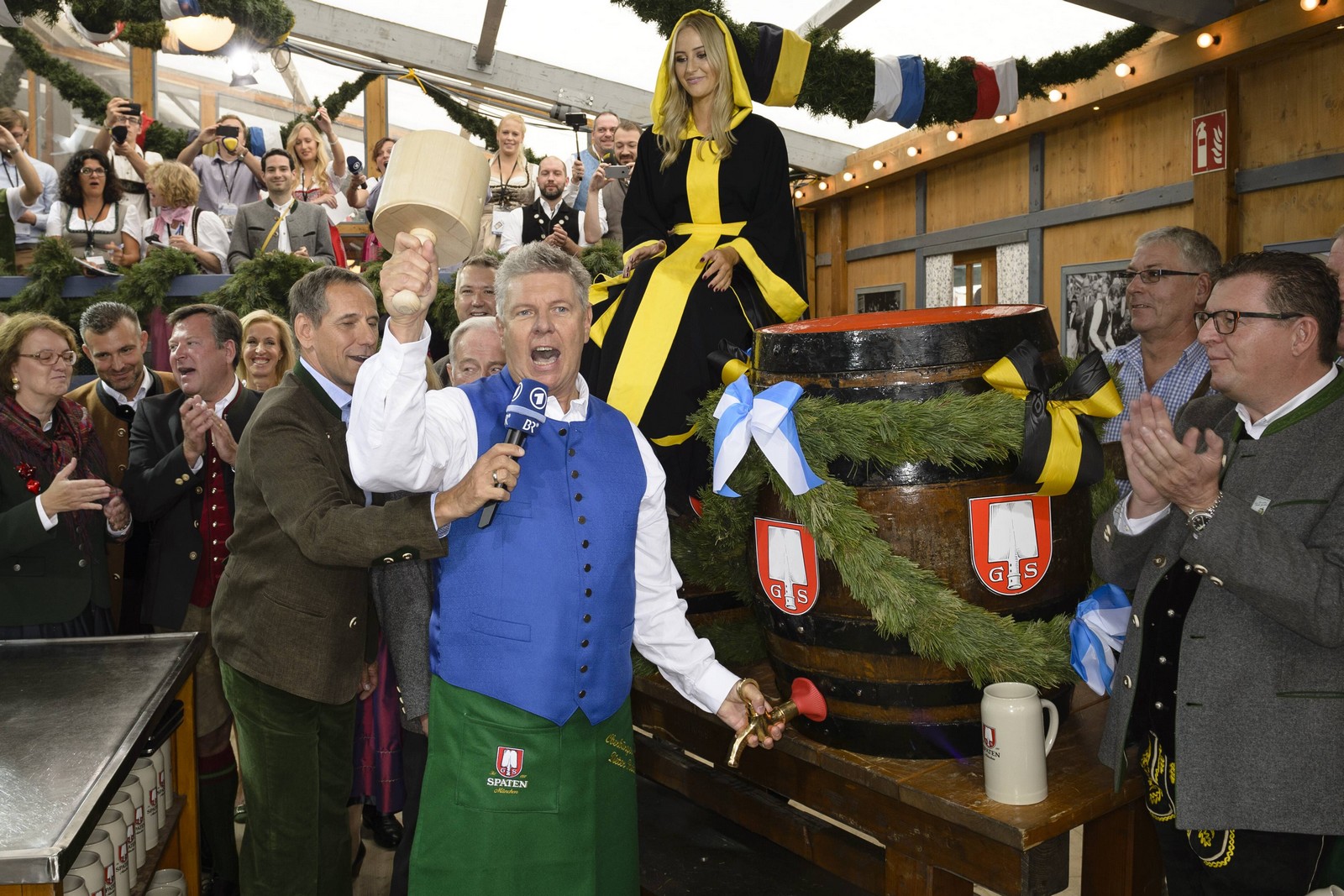 dieter reiter, oktoberfest, anstich Wie viele Schläge benötigt Dieter Reiter zum Anstich? Jetzt auf das Oktoberfest wetten!