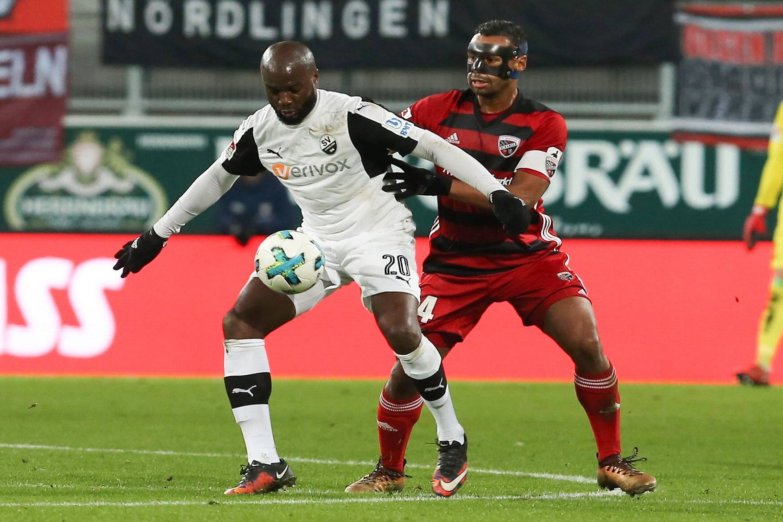 2. bundesliga, sv sandhausen, jose pierre vunguidica Sandhausens Jose Pierre Vunguidica (l.) im Zweikampf mit Ingolstadts Marvin Matip.