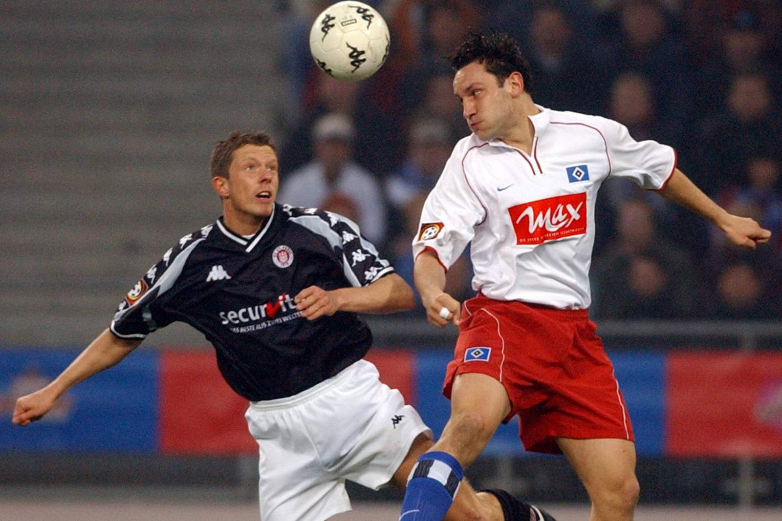 2. Liga, FC St. Pauli, Nico Patschinski, Hamburger SV Ingo Hertzsch Nico Patschinski im Kopfballduell mit Ingo Hertzsch.