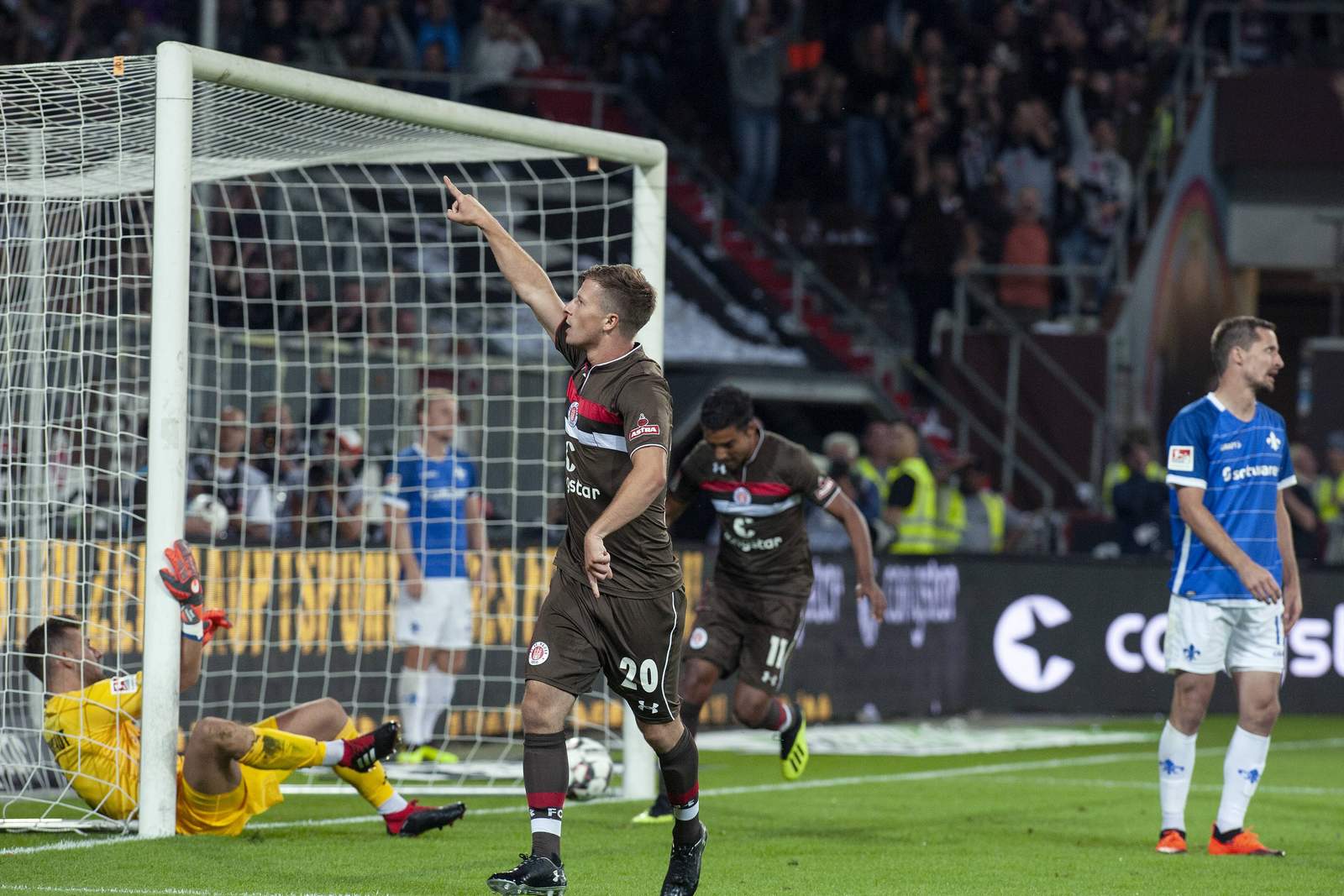 Richard Neudecker bejubelt seinen Treffer zum 1:0 gegen den SV Darmstadt