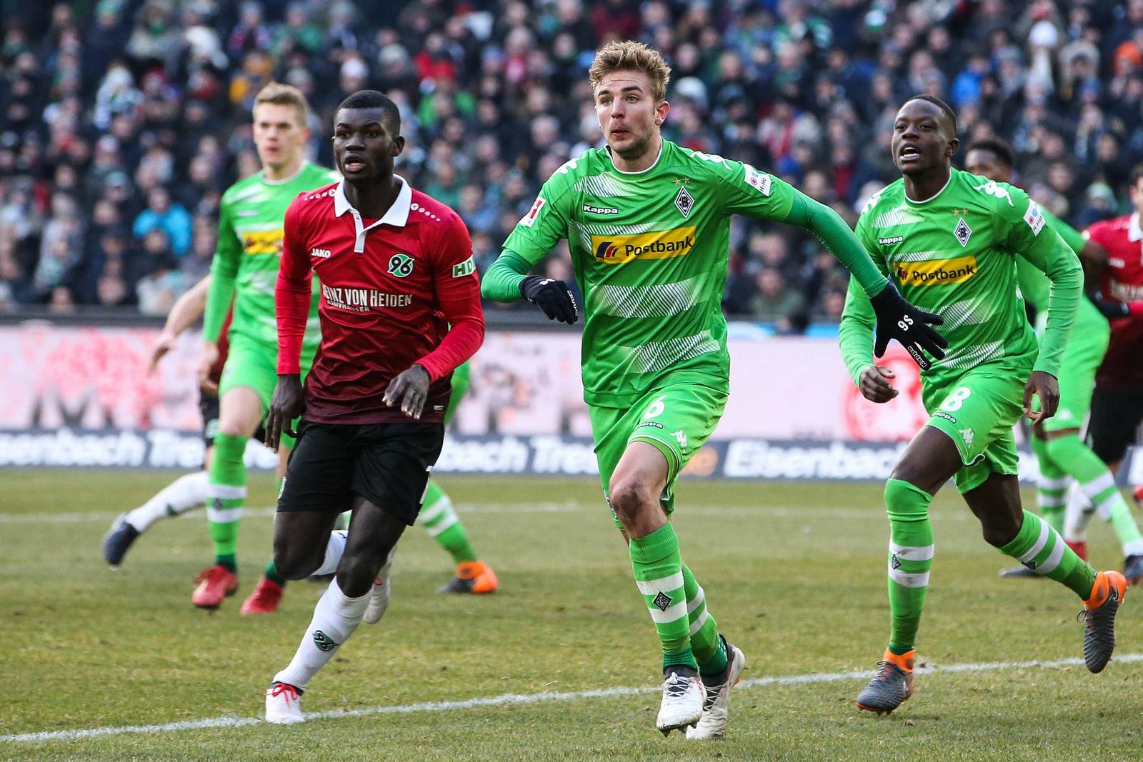 ihlas bebou, christoph kramer, hannover 96, gladbach, bundesliga Ihlas Bebou im Duell mit Christoph Kramer. Jetzt auf die Partie Gladbach gegen Hannover wetten