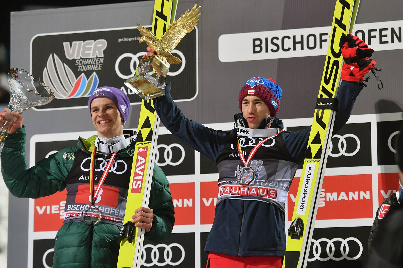 andreas wellinger, kamil stoch, skispringen, vierschanzentournee Andreas Wellinger neben Kamil Stoch auf dem Siegerpodest