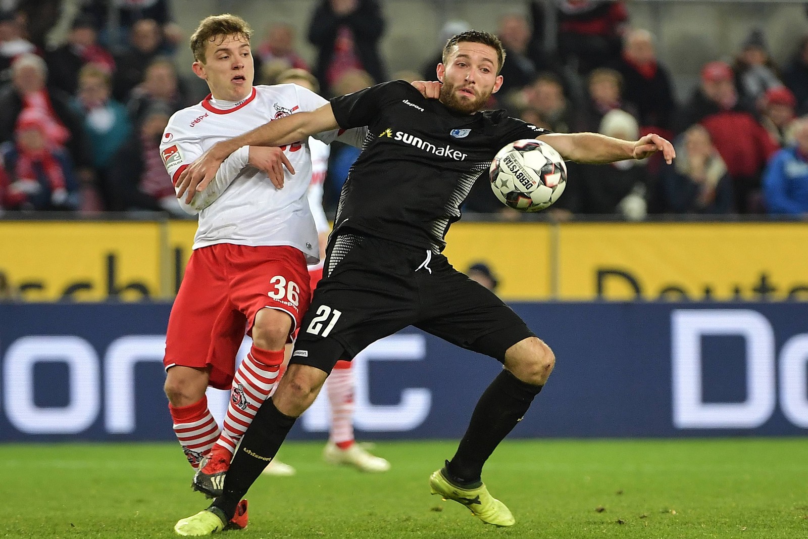 2. bundesliga, 1. fc magdeburg, rico preißinger Rico Preißinger (r.) im Zweikampf mit Nikolas Nartey.
