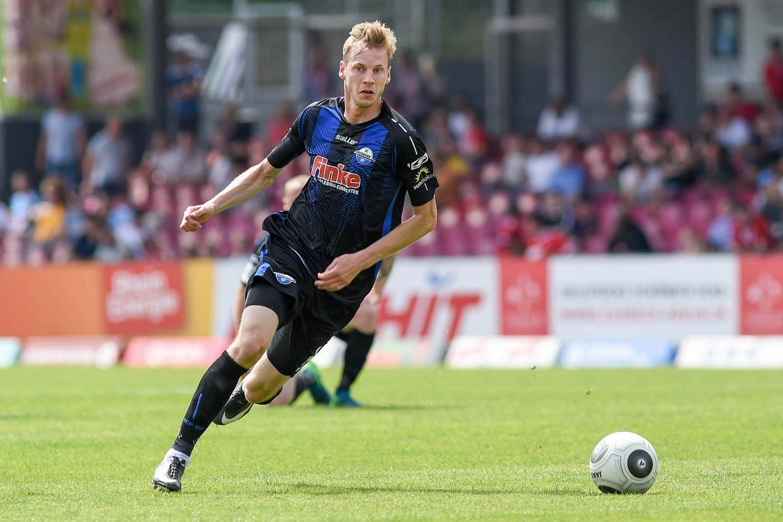 Thomas Bertels am Ball für den SC Paderborn
