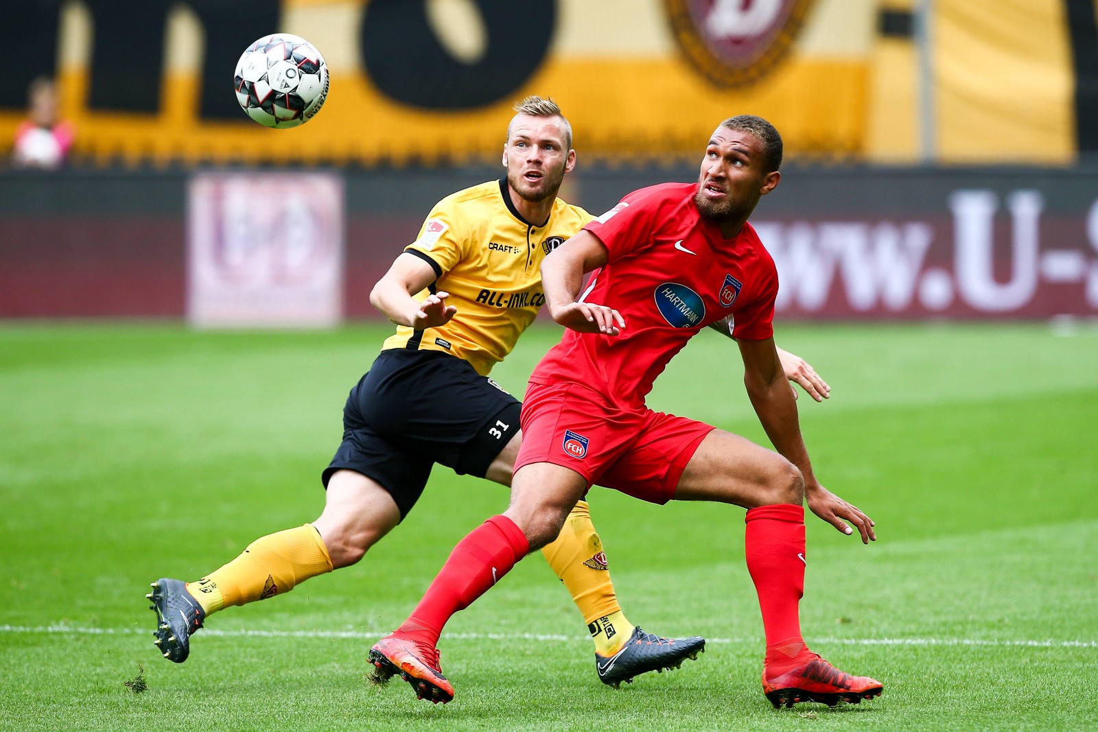 2. bundesliga, 1. fc heidenheim, st. pauli, kevin lankford Kevin Lankford (r.) im Duell mit Brian Hamalainen.