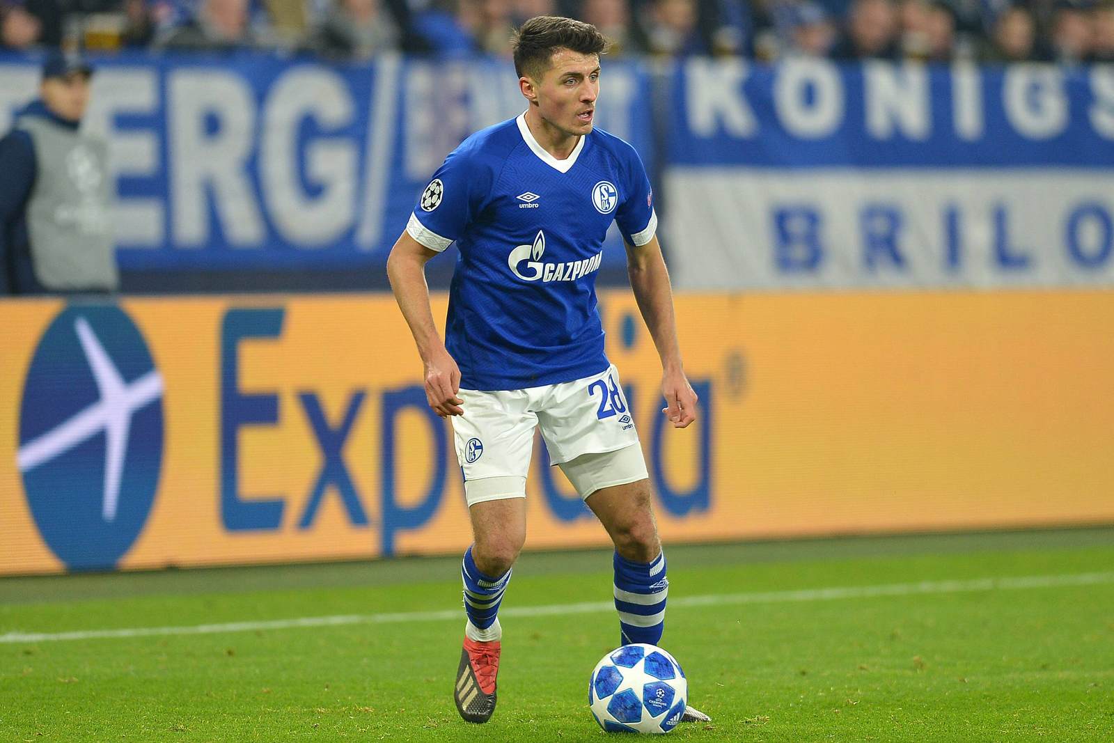 Alessandro Schöpf am Ball für Schalke 04. Jetzt auf Schalke vs Man City wetten
