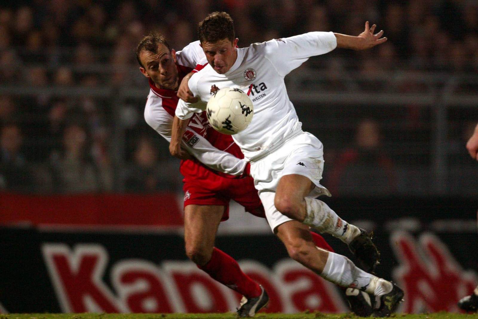 nico patschinski, carsten cullmann, fc st pauli, 1 fc köln, bundesliga Nico Patschinski im Duell mit Carsten Cullmann