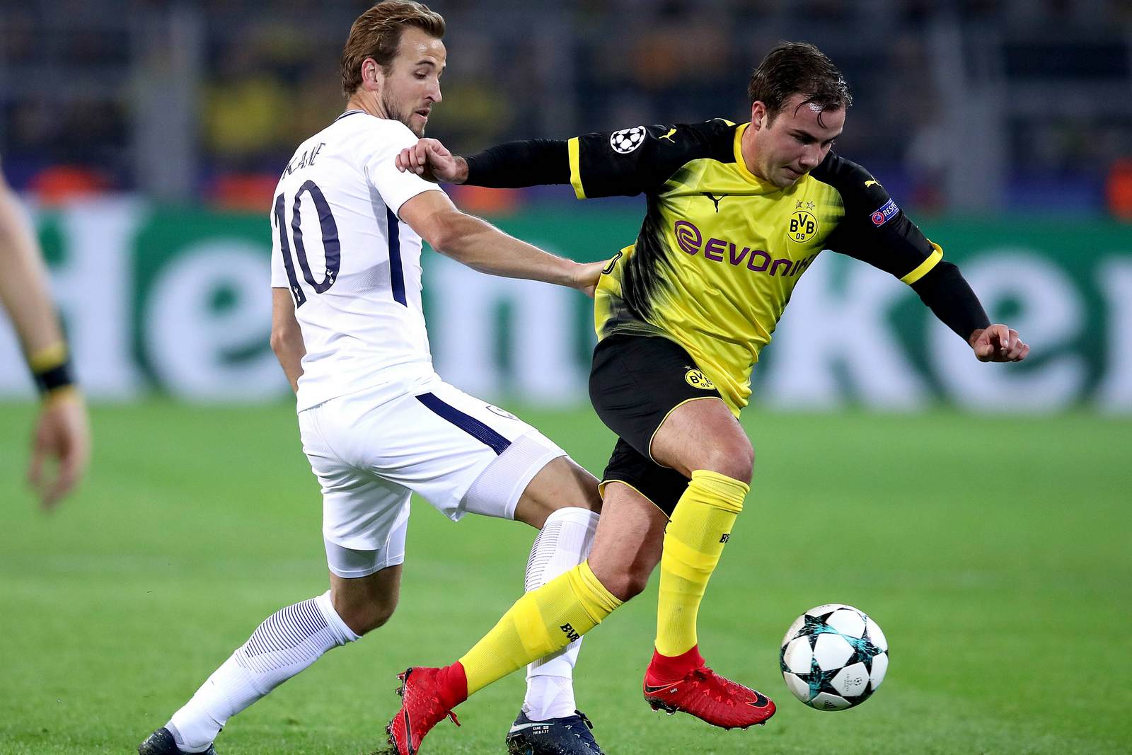 harry kane, mario götze, tottenham, bvb, champions league Harry Kane gegen Mario Götze im Duell