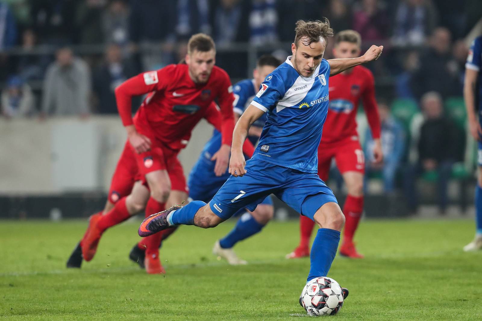 felix lohkemper, 1 fc magdeburg, 2. bundesliga Felix Lohkemper beim Elfmeter gegen Heidenheim