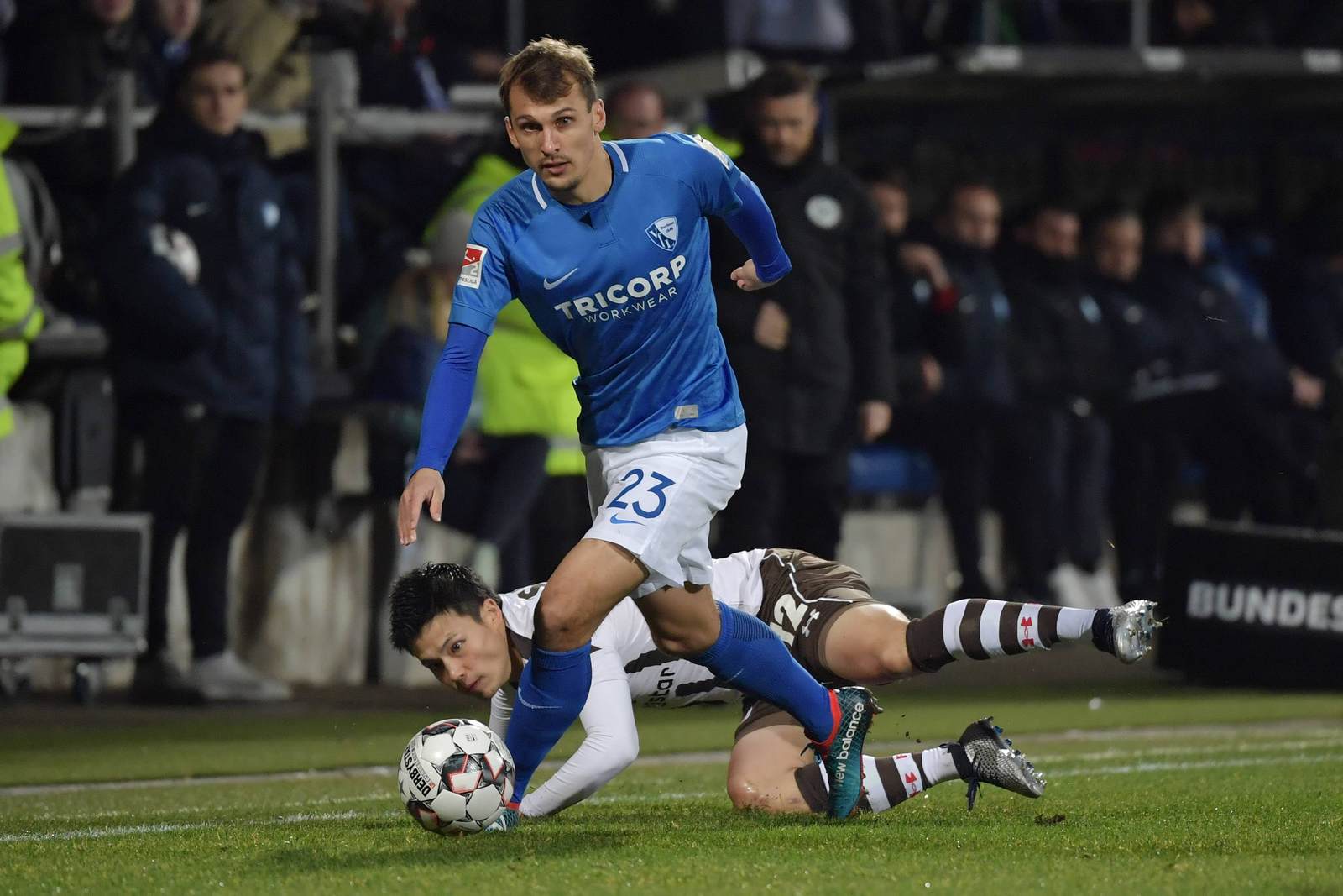 robert tesche, vfl bochum, 2. bundesliga Robert Tesche gewinnt Zweikampf