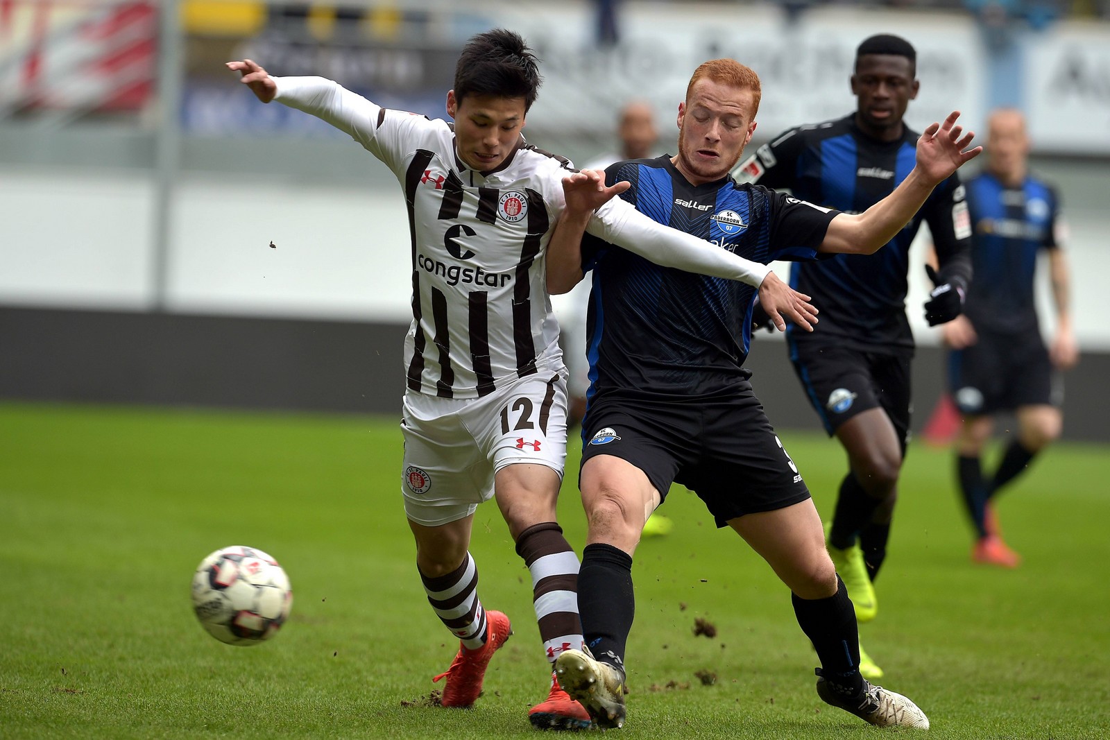 2. bundesliga, fc st. pauli, ryo miyaichi Ryo Miyaichi (l.) gegen Paderborns Sebastian Vasiliadis.