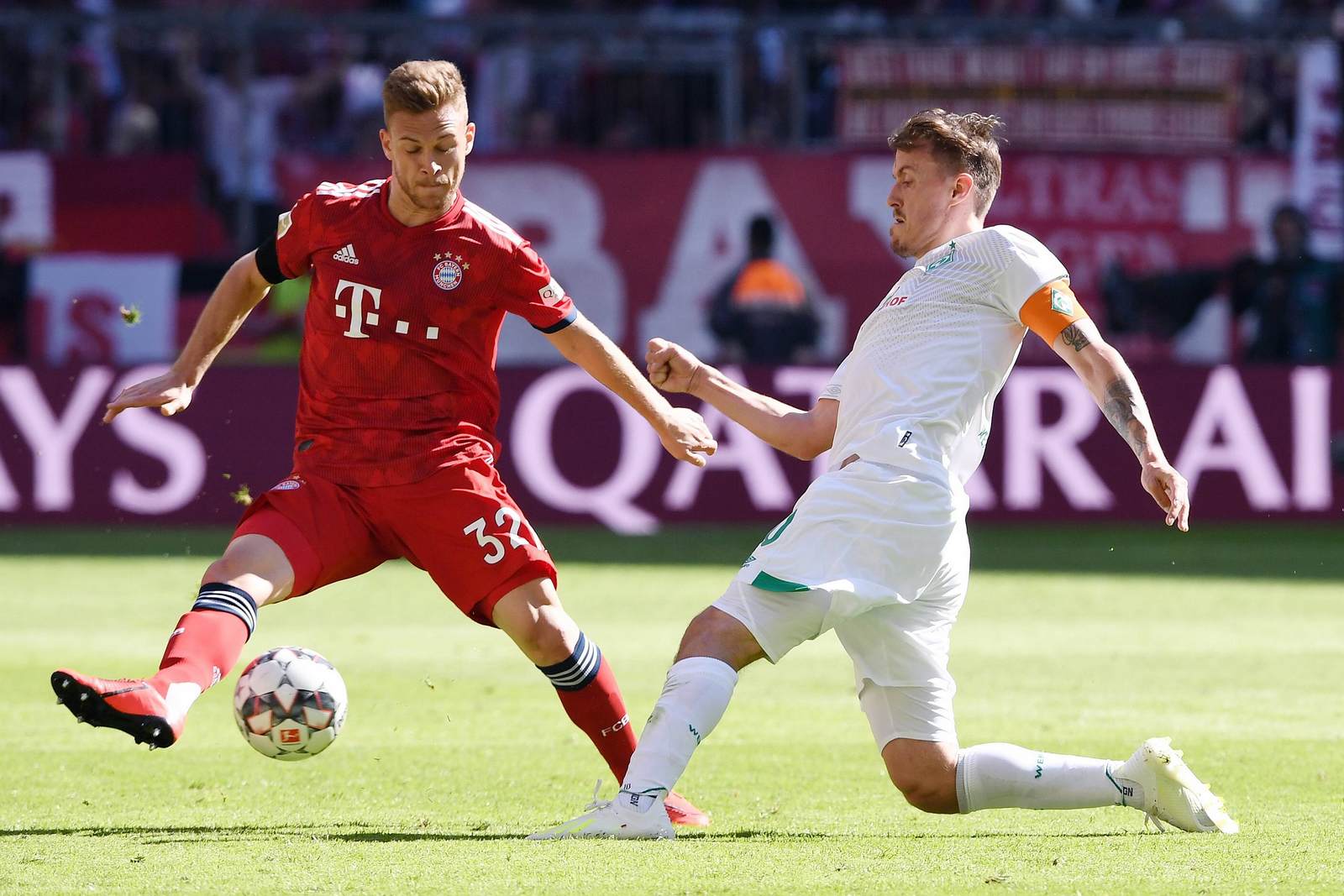 joshua kimmich, max kruse, fc bayern, werder bremen, bundesliga Joshua Kimmich im Zweikampf mit Max Kruse. Jetzt auf Bremen gegen Bayern wetten