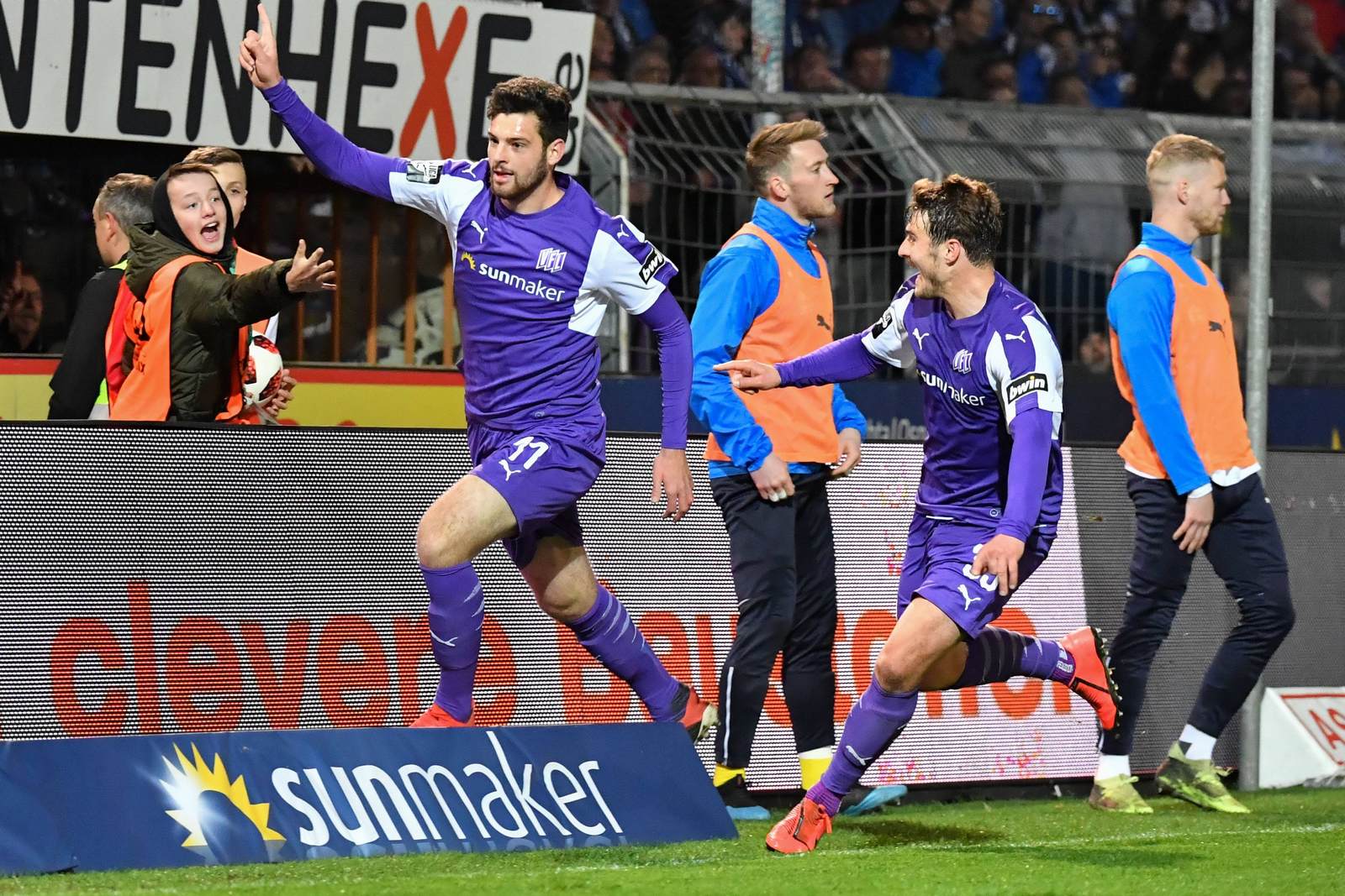 luca pfeiffer, benjamin girth, vfl osnabrück, 3. liga Luca Pfeiffer jubelt mit Benjamin Girth