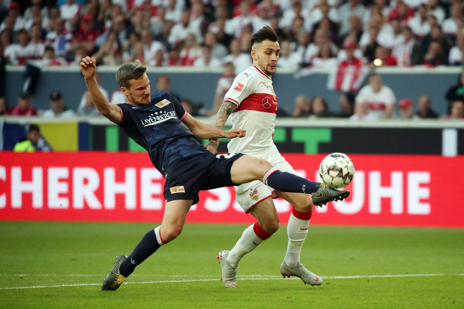anastasios donis, marvin friedrich, union berlin, vfb stuttgart, relegation Marvin Friedrich im Zweikampf mit Anastasios Donis