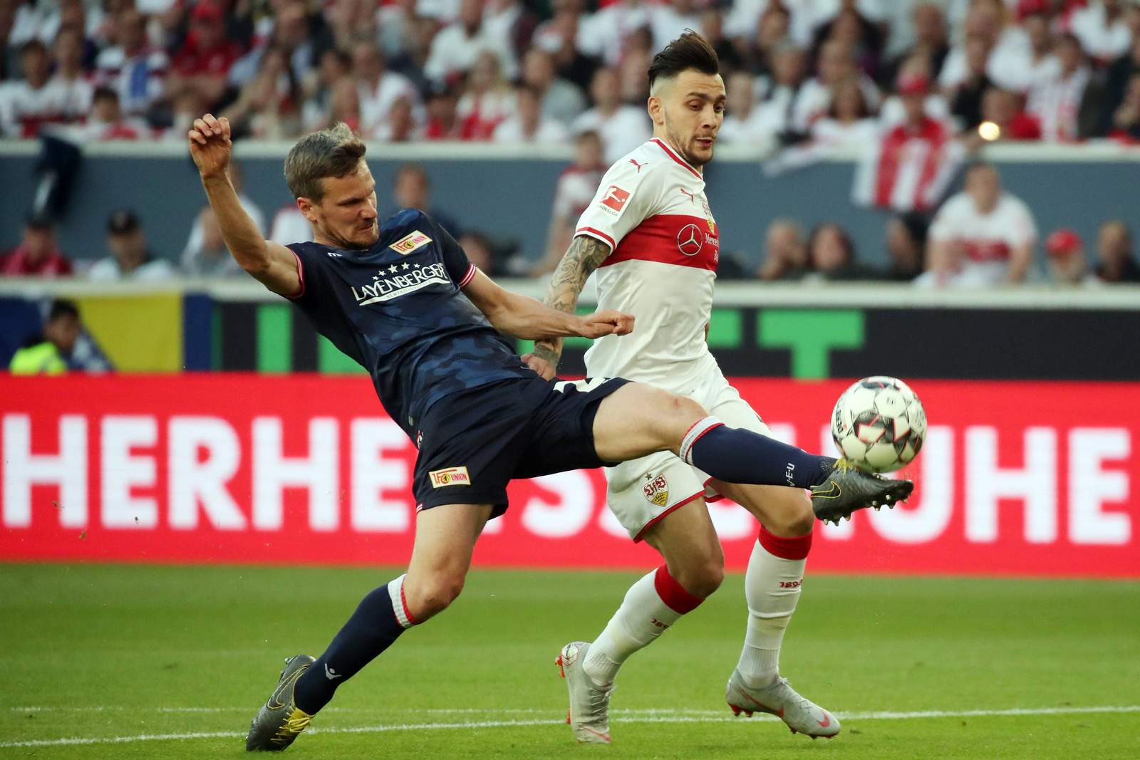 relegation, union berlin, marvin friedrich, vfb stuttgart, anastasios donis Marvin Friedrich (l.) ist vor Anastasios Donis am Ball.