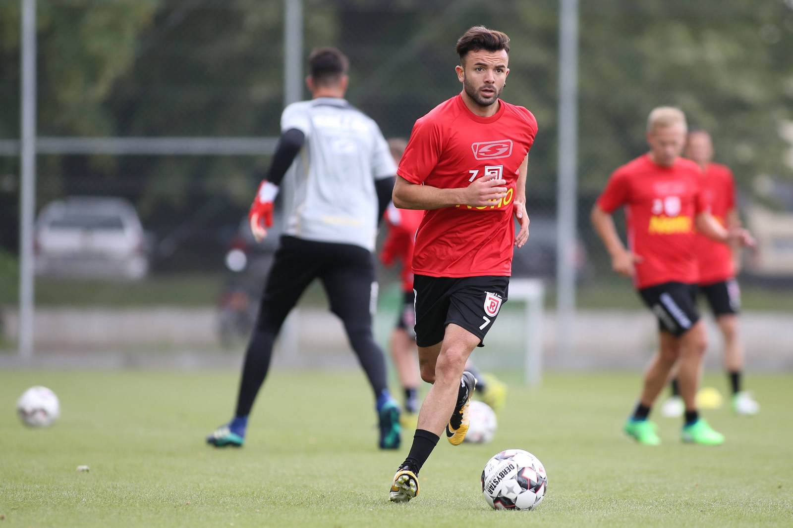 albion vrenezi, jahn regensburg, 2. bundesliga Albion Vrenezi am Ball für den SSV Jahn Regensburg