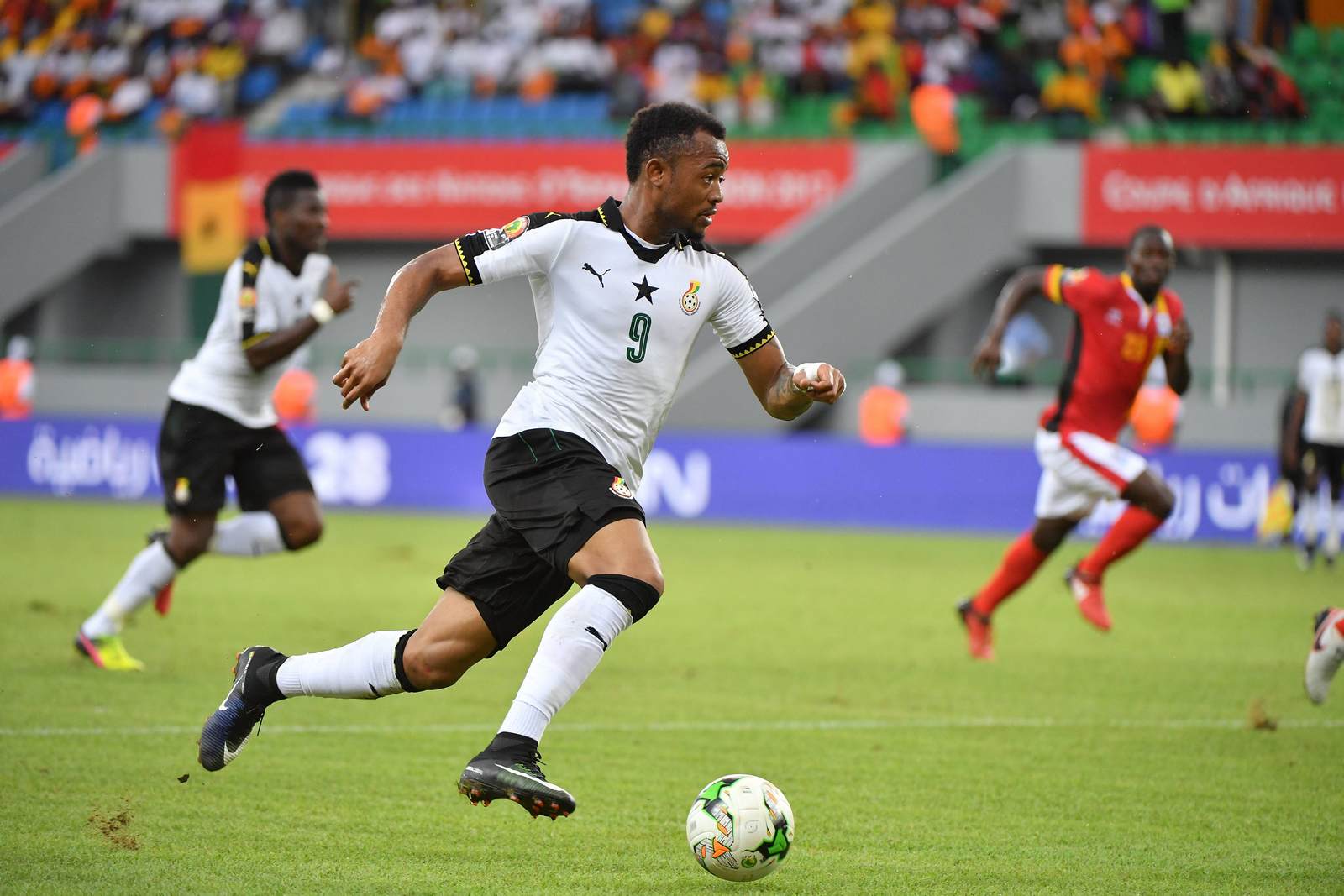jordan ayew, ghana, nationalmannschaft Jordan Ayew am Ball für die ghanaische Nationalmannschaft. Jetzt auf Ghana gegen Benin wetten