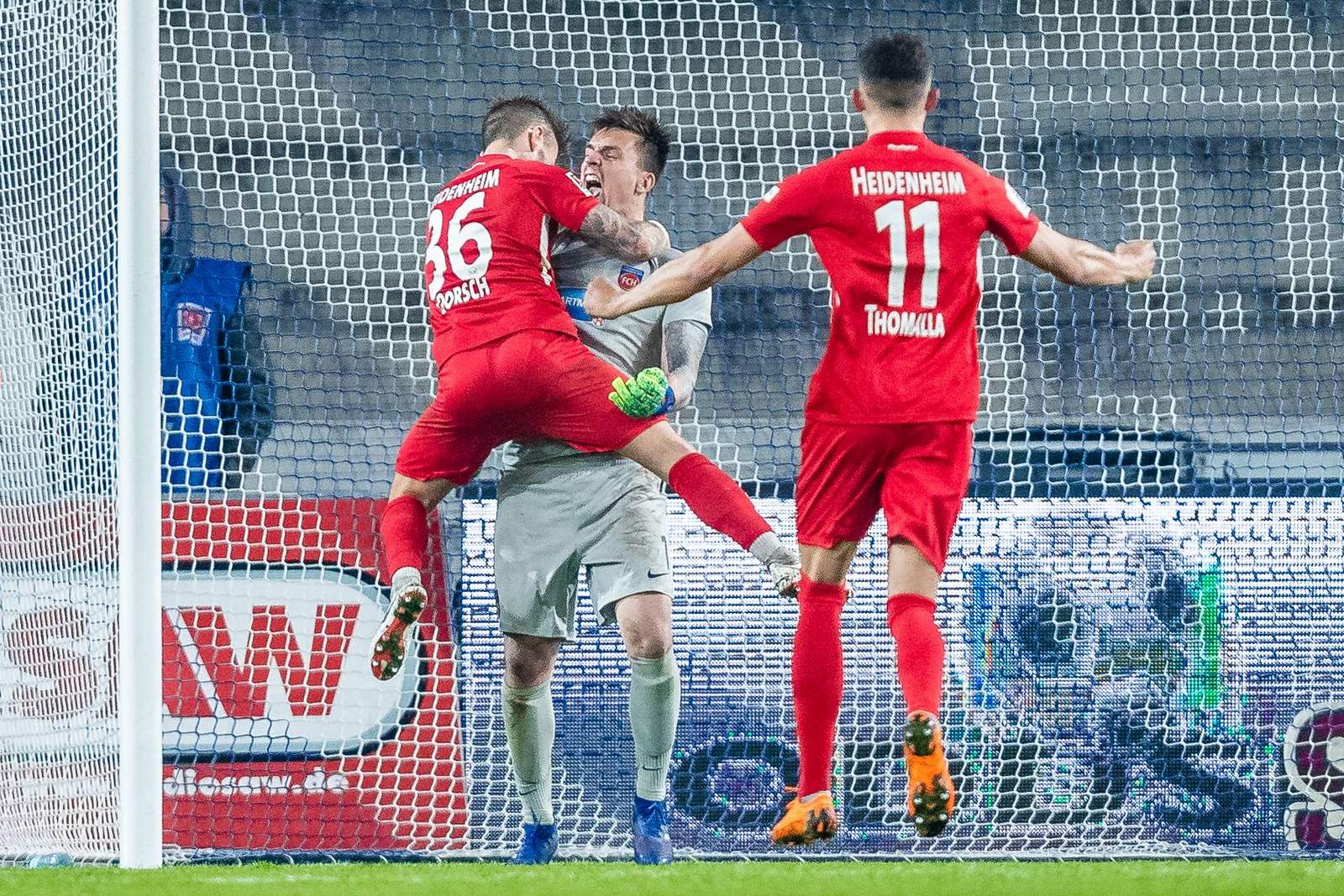 2. bundesliga, 1. fc heidenheim, kevin müller Jubel in Heidenheim.