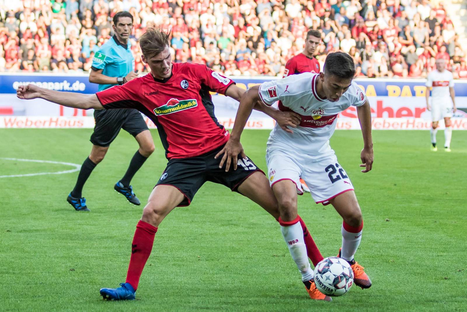 Pascal Stenzel, Nicolas Gonzales, sc freiburg, vfb stuttgart, bundesliga Pascal Stenzel gegen Nicolas Gonzales
