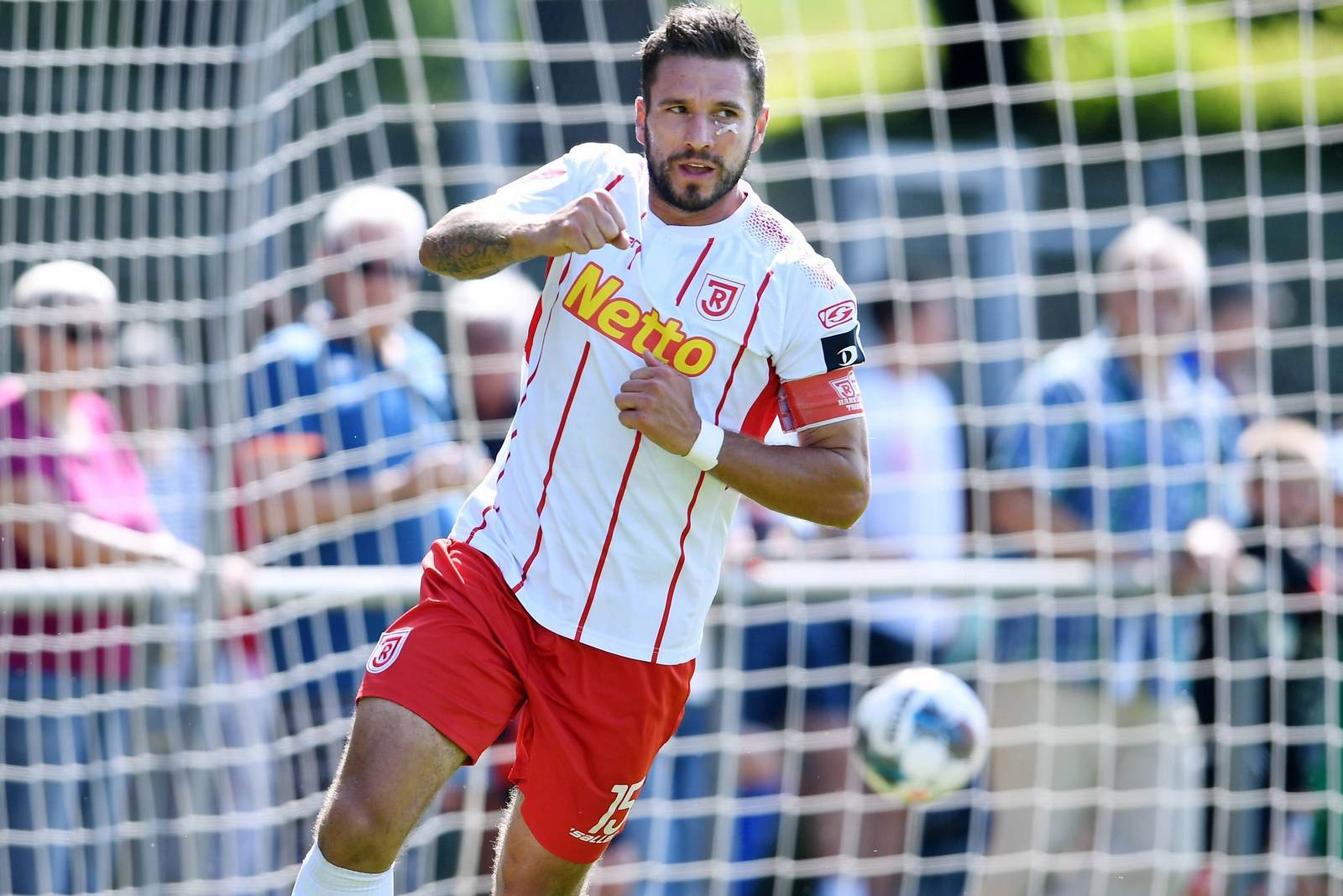 marco grüttner, jahn regensburg, 2. bundesliga Marco Grüttner jubelt für den SSV Jahn Regensburg