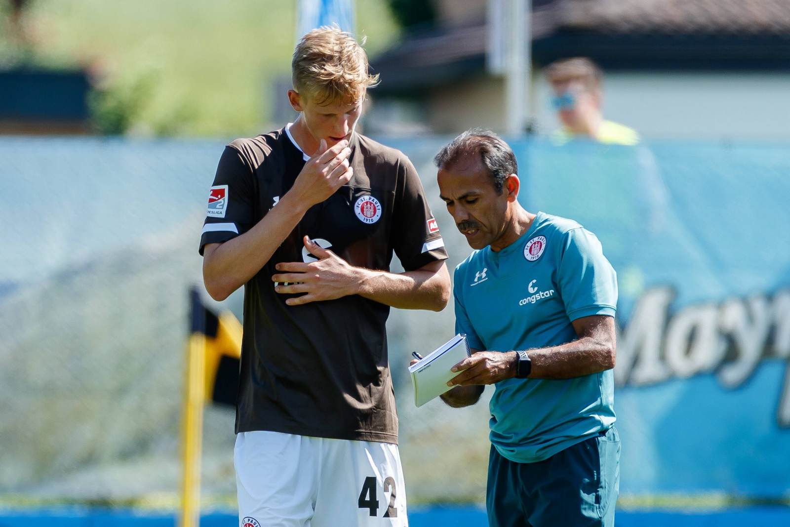Niklas Hoffmann, Jos Luhukay, st pauli, 2. bundesliga Niklas Hoffmann und Jos Luhukay im Gespräch
